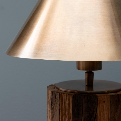 מנורת שולחן עץ ממוחזר